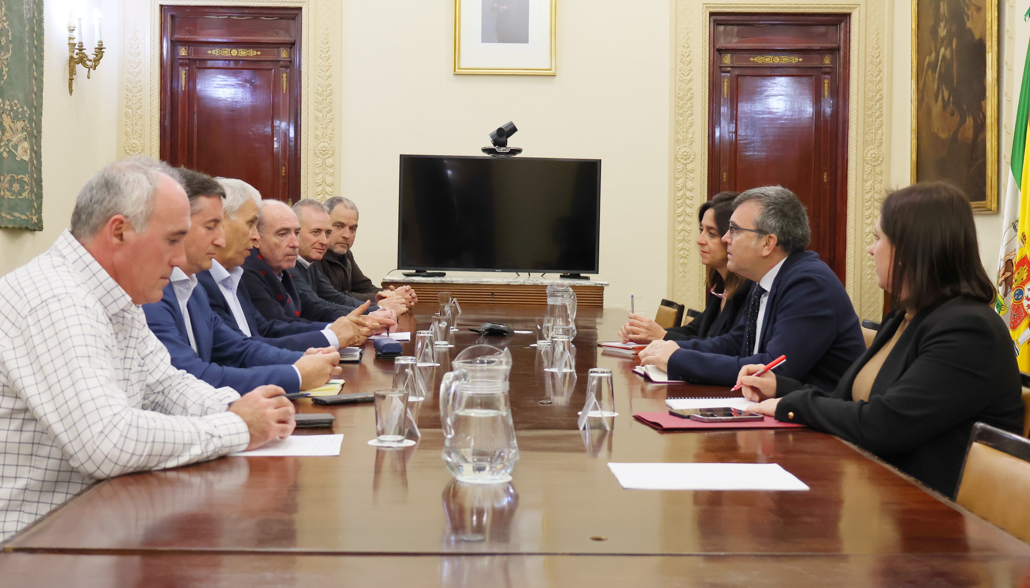 Jos Montilla se ofrece a trasladar al Ministerio de Agricultura las reivindicaciones del sector agrcola en la provincia.